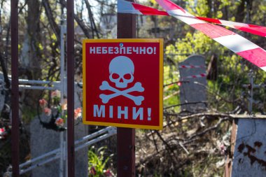 Mayınlar sistematik olarak mezarlıklarda kurban sayısını arttırmak için konur. Rus ordusu sık sık sivillerin bulunduğu yerlerde tuzak kuruyor..