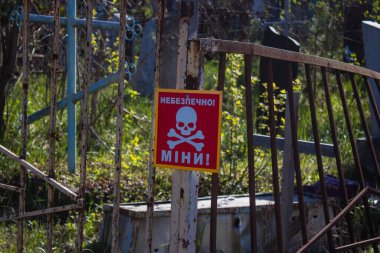 Mayınlar sistematik olarak mezarlıklarda kurban sayısını arttırmak için konur. Rus ordusu sık sık sivillerin bulunduğu yerlerde tuzak kuruyor..