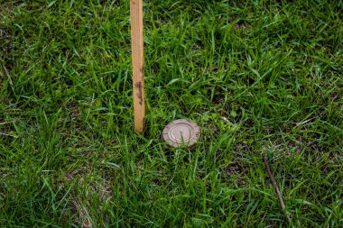 Vasylenkove, Ukrayna - 20 Nisan 2023 Rus anti-tank, anti-personel ve mayıncılar tarafından toplanan patlayıcı mayınlar. Rus ordusu tarafından çok sayıda savunma ve saldırı patlayıcıları kullanıldı. Patlayıcıları halk için tehlike arz ediyor.