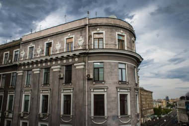 Harkiv 'in şehir manzarası, Harkiv Oblastı, cephe hattının yanında. Rus ordusu Ukrayna 'yı işgal etti ve savaş alanı haline gelen bu bölgede ağır çatışmalar yaşanıyor..