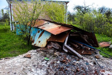 Harkiv cephesindeki yıkılmış bina, Rus ordusu sivil hedefleri bombaladı ve çok fazla hasara yol açtı. Bu bölgede şiddetli çatışmalar yaşandı..
