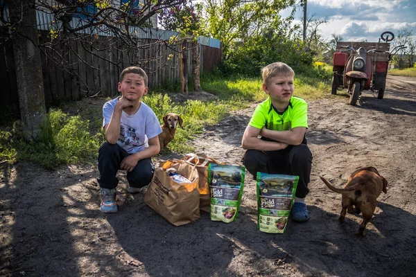 Adolescentes Aldea Yampil Óblast Donetsk Ucrania Los Niños Pueden Escuela — Foto de Stock