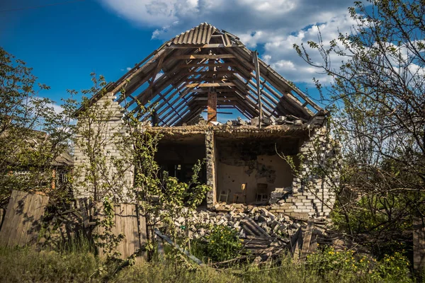 Súlyosan Megrongálódott Vagy Lerombolt Házak Falu Jampil Donyeck Oblast Ukrajnában — Stock Fotó