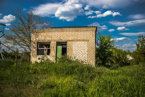 Βαριά Κατεστραμμένα Κατεστραμμένα Σπίτια Στο Χωριό Yampil Περιφέρεια Donetsk Στην — Φωτογραφία Αρχείου