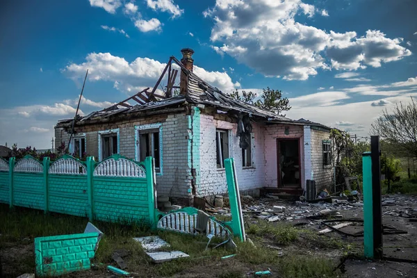 Zwaar Beschadigd Verwoest Huizen Het Dorp Yampil Donetsk Oblast Oekraïne — Stockfoto