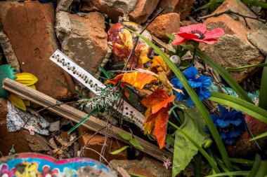 Sloviansk, Ukrayna - 08 Mayıs 2023 Sloviansk 'ın yerleşim alanındaki bir binaya Rus balistik füzesi isabet etti. Hasar hatırı sayılır düzeyde ve neyse ki hiç kayıp yok. Sivil altyapılar birincil hedeflerdir 