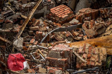 Sloviansk, Ukrayna - 08 Mayıs 2023 Sloviansk 'ın yerleşim alanındaki bir binaya Rus balistik füzesi isabet etti. Hasar hatırı sayılır düzeyde ve neyse ki hiç kayıp yok. Sivil altyapılar birincil hedeflerdir 