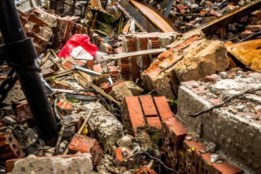 Sloviansk, Ukrayna - 08 Mayıs 2023 Sloviansk 'ın yerleşim alanındaki bir binaya Rus balistik füzesi isabet etti. Hasar hatırı sayılır düzeyde ve neyse ki hiç kayıp yok. Sivil altyapılar birincil hedeflerdir 