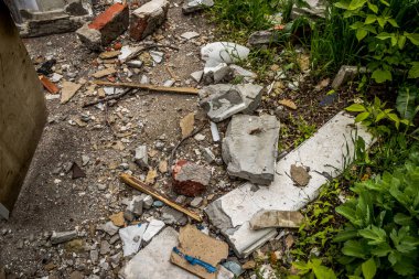 Sloviansk, Ukrayna - 08 Mayıs 2023 Sloviansk 'ın yerleşim alanındaki bir binaya Rus balistik füzesi isabet etti. Hasar hatırı sayılır düzeyde ve neyse ki hiç kayıp yok. Sivil altyapılar birincil hedeflerdir 