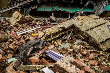 Sloviansk, Ukrayna - 08 Mayıs 2023 Sloviansk 'ın yerleşim alanındaki bir binaya Rus balistik füzesi isabet etti. Hasar hatırı sayılır düzeyde ve neyse ki hiç kayıp yok. Sivil altyapılar birincil hedeflerdir 