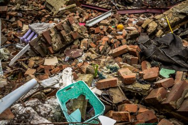 Sloviansk, Ukrayna - 08 Mayıs 2023 Sloviansk 'ın yerleşim alanındaki bir binaya Rus balistik füzesi isabet etti. Hasar hatırı sayılır düzeyde ve neyse ki hiç kayıp yok. Sivil altyapılar birincil hedeflerdir 