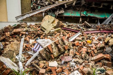 Sloviansk, Ukrayna - 08 Mayıs 2023 Sloviansk 'ın yerleşim alanındaki bir binaya Rus balistik füzesi isabet etti. Hasar hatırı sayılır düzeyde ve neyse ki hiç kayıp yok. Sivil altyapılar birincil hedeflerdir 