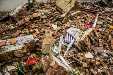 Sloviansk, Ukrayna - 08 Mayıs 2023 Sloviansk 'ın yerleşim alanındaki bir binaya Rus balistik füzesi isabet etti. Hasar hatırı sayılır düzeyde ve neyse ki hiç kayıp yok. Sivil altyapılar birincil hedeflerdir 