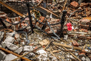 Sloviansk, Ukrayna - 08 Mayıs 2023 Sloviansk 'ın yerleşim alanındaki bir binaya Rus balistik füzesi isabet etti. Hasar hatırı sayılır düzeyde ve neyse ki hiç kayıp yok. Sivil altyapılar birincil hedeflerdir 