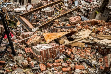 Sloviansk, Ukrayna - 08 Mayıs 2023 Sloviansk 'ın yerleşim alanındaki bir binaya Rus balistik füzesi isabet etti. Hasar hatırı sayılır düzeyde ve neyse ki hiç kayıp yok. Sivil altyapılar birincil hedeflerdir 