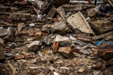 Sloviansk, Ukrayna - 08 Mayıs 2023 Sloviansk 'ın yerleşim alanındaki bir binaya Rus balistik füzesi isabet etti. Hasar hatırı sayılır düzeyde ve neyse ki hiç kayıp yok. Sivil altyapılar birincil hedeflerdir 