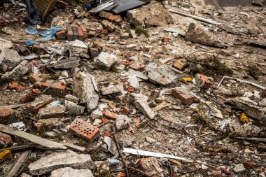 Sloviansk, Ukrayna - 08 Mayıs 2023 Sloviansk 'ın yerleşim alanındaki bir binaya Rus balistik füzesi isabet etti. Hasar hatırı sayılır düzeyde ve neyse ki hiç kayıp yok. Sivil altyapılar birincil hedeflerdir 
