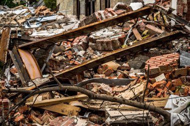 Sloviansk, Ukrayna - 08 Mayıs 2023 Sloviansk 'ın yerleşim alanındaki bir binaya Rus balistik füzesi isabet etti. Hasar hatırı sayılır düzeyde ve neyse ki hiç kayıp yok. Sivil altyapılar birincil hedeflerdir 