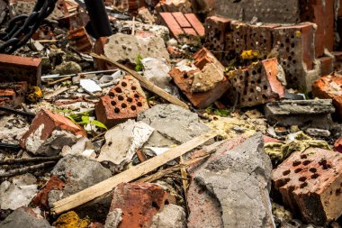 Sloviansk, Ukrayna - 08 Mayıs 2023 Sloviansk 'ın yerleşim alanındaki bir binaya Rus balistik füzesi isabet etti. Hasar hatırı sayılır düzeyde ve neyse ki hiç kayıp yok. Sivil altyapılar birincil hedeflerdir 