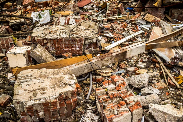 乌克兰斯洛维扬斯克 2023年5月8日 位于斯洛维扬斯克住宅区的一座建筑被一枚俄罗斯弹道导弹猛烈击中 损坏相当大 幸运的是没有人员伤亡 民用基础设施是主要目标 — 图库照片