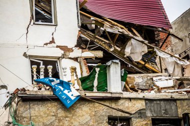 Sloviansk, Ukrayna - 08 Mayıs 2023 Sloviansk 'ın yerleşim alanındaki bir binaya Rus balistik füzesi isabet etti. Hasar hatırı sayılır düzeyde ve neyse ki hiç kayıp yok. Sivil altyapılar birincil hedeflerdir 