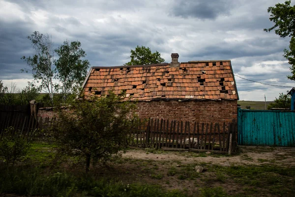 Des Bâtiments Endommagés Situés Dans Village Krasnohorivka Armée Russe Bombarde — Photo