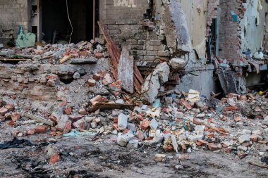 Kostiantynivka şehrindeki bir bina yıkıntısı, Rus ordusu sivil hedefleri bombaladı ve çok fazla hasara yol açtı. Rus ordusu Ukrayna 'yı işgal etti ve savaş alanı haline gelen bu bölgede ağır çatışmalar yaşanıyor..