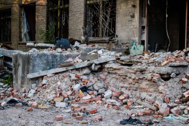 Kostiantynivka şehrindeki bir bina yıkıntısı, Rus ordusu sivil hedefleri bombaladı ve çok fazla hasara yol açtı. Rus ordusu Ukrayna 'yı işgal etti ve savaş alanı haline gelen bu bölgede ağır çatışmalar yaşanıyor..