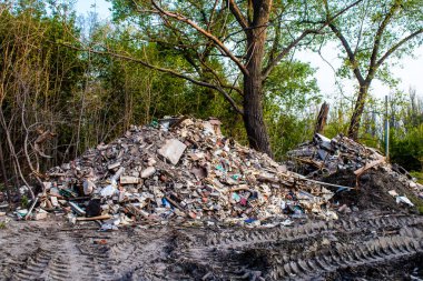 Kostiantynivka şehrindeki bir bina yıkıntısı, Rus ordusu sivil hedefleri bombaladı ve çok fazla hasara yol açtı. Rus ordusu Ukrayna 'yı işgal etti ve savaş alanı haline gelen bu bölgede ağır çatışmalar yaşanıyor..