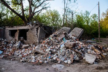 Kostiantynivka şehrindeki bir bina yıkıntısı, Rus ordusu sivil hedefleri bombaladı ve çok fazla hasara yol açtı. Rus ordusu Ukrayna 'yı işgal etti ve savaş alanı haline gelen bu bölgede ağır çatışmalar yaşanıyor..