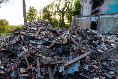 Kostiantynivka şehrindeki bir bina yıkıntısı, Rus ordusu sivil hedefleri bombaladı ve çok fazla hasara yol açtı. Rus ordusu Ukrayna 'yı işgal etti ve savaş alanı haline gelen bu bölgede ağır çatışmalar yaşanıyor..
