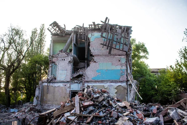 Beschadigde Gebouwen Stad Kostiantynivka Russische Leger Bombardeert Civiele Doelen Veroorzaken — Stockfoto