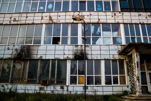 Uszkodzone Budynki Znajdujące Się Mieście Kostiantynivka Rosyjska Armia Bombarduje Cele — Zdjęcie stockowe