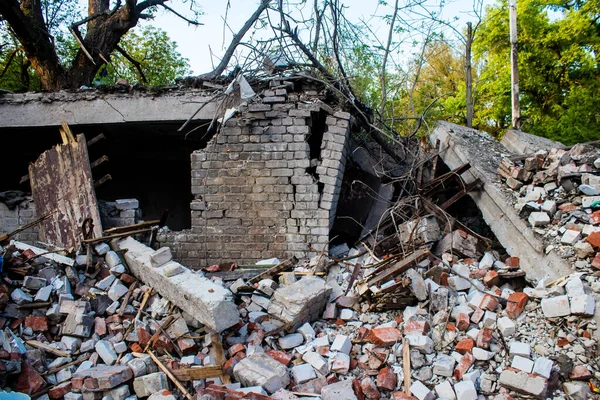 Kostiantynivka şehrindeki bir bina yıkıntısı, Rus ordusu sivil hedefleri bombaladı ve çok fazla hasara yol açtı. Rus ordusu Ukrayna 'yı işgal etti ve savaş alanı haline gelen bu bölgede ağır çatışmalar yaşanıyor..