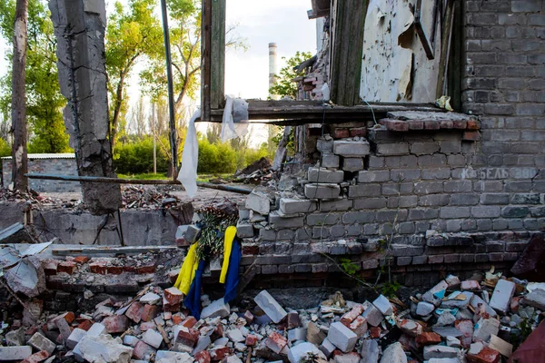 Rubber Van Het Gebouw Gelegen Stad Kostiantynivka Russische Leger Bombardeert — Stockfoto