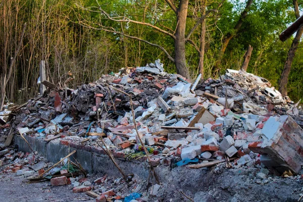 Kostiantynivka şehrindeki bir bina yıkıntısı, Rus ordusu sivil hedefleri bombaladı ve çok fazla hasara yol açtı. Rus ordusu Ukrayna 'yı işgal etti ve savaş alanı haline gelen bu bölgede ağır çatışmalar yaşanıyor..