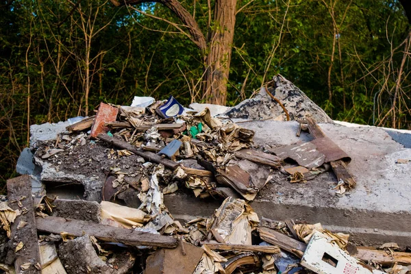 Kostiantynivka şehrindeki bir bina yıkıntısı, Rus ordusu sivil hedefleri bombaladı ve çok fazla hasara yol açtı. Rus ordusu Ukrayna 'yı işgal etti ve savaş alanı haline gelen bu bölgede ağır çatışmalar yaşanıyor..