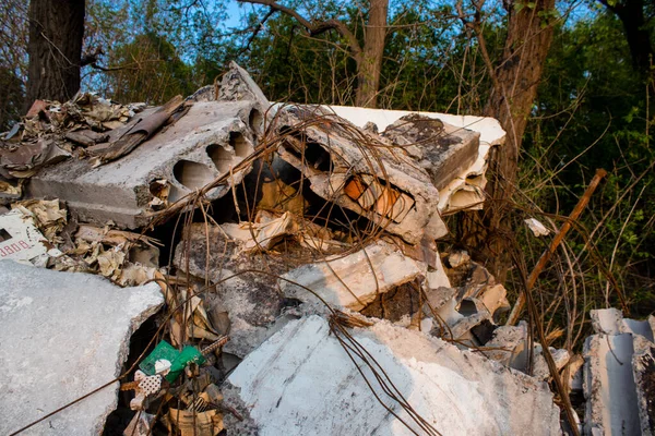 Kostiantynivka şehrindeki bir bina yıkıntısı, Rus ordusu sivil hedefleri bombaladı ve çok fazla hasara yol açtı. Rus ordusu Ukrayna 'yı işgal etti ve savaş alanı haline gelen bu bölgede ağır çatışmalar yaşanıyor..