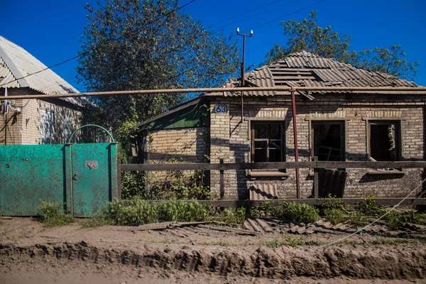 チャイコフスキー イヤー ウクライナ 2023年5月16日チャイコフスキー イヤーの町に位置する損傷を受けた建物 市街地はバフマッドの最前線から数キロ離れているため 戦場となっているこの地域では激しい戦闘が行われています — ストック写真