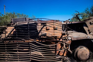 Tchassiv Yar kasabasında bulunan yok edilmiş Ukrayna zırhlı aracı. Kasaba Bakhmud cephesinden birkaç kilometre uzakta olduğu için savaş alanı haline gelen bu bölgede şiddetli çatışmalar yaşanıyor..