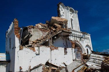 Dolyna köyündeki Ortodoks Svyato Heorhiy Ivs manastırı Rus ordusu tarafından bombalanarak yok edildi. Bölgedeki çatışmalar dinsel anıtlara zarar veriyor ve bu büyük bir kültürel kayıp..