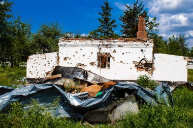 Dolyna köyündeki Ortodoks Svyato Heorhiy Ivs manastırı Rus ordusu tarafından bombalanarak yok edildi. Bölgedeki çatışmalar dinsel anıtlara zarar veriyor ve bu büyük bir kültürel kayıp..