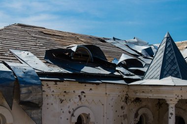 Dolyna köyündeki Ortodoks Svyato Heorhiy Ivs manastırı Rus ordusu tarafından bombalanarak yok edildi. Bölgedeki çatışmalar dinsel anıtlara zarar veriyor ve bu büyük bir kültürel kayıp..