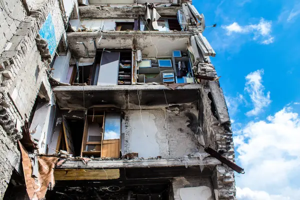 stock image Damaged building located in the town of Izyum. Civilian infrastructures are the privileged target of the Russian army. Russia  invaded Ukraine and heavy fighting took place in this area.