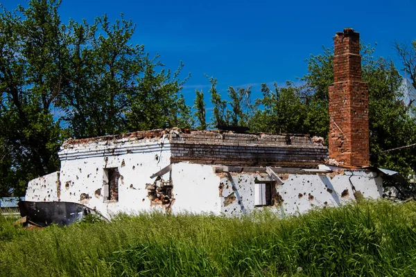 ドルニナ村にある正教会のスヴィヤト族の歴史Ivs修道院はロシア軍による砲撃で破壊された 宗教的建造物は この地域で激しい戦いによって免れることはできず これは大きな文化的損失です — ストック写真