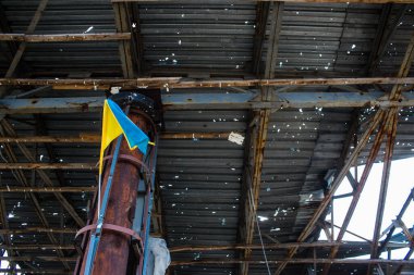 Kam 'yanka köyü yakınlarındaki benzin istasyonu yok edildi ve kalıcı olarak kapatıldı, bu da bölge sakinlerinin savaş bölgesini terk etmek için yakıt ikmali yapmalarını engelliyor. Sivil altyapılar Rus ordusu tarafından öncelikli hedef alınmıştır..