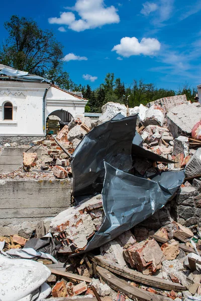 位于Dolyna村的Svyato Heorhiy Ivs东正教修道院的瓦砾在俄罗斯军队的轰炸中被夷为平地 该地区的战斗也未能幸免于宗教纪念物 这是一个严重的问题 — 图库照片