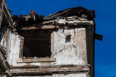 Kostiantynivka kentinde yer alan hasarlı binalarda, Rus ordusu sivil hedefleri bombaladı ve çok fazla hasara yol açtı. Rus ordusu Ukrayna 'yı işgal etti ve savaş alanı haline gelen bu bölgede ağır çatışmalar yaşanıyor..