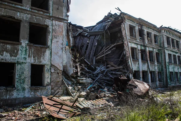 Пошкоджені Будівлі Розташовані Місті Костянтинівка Російська Армія Бомбардує Цивільні Цілі — стокове фото