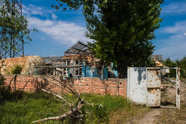 Beschadigd Gebouw Gelegen Stad Kam Yanka Civiele Infrastructuur Het Bevoorrechte — Stockfoto